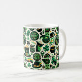 Emerald Isle Charm: Nahtloser St. Patrick's Day Pa Kaffeetasse (VorderseiteRechts)