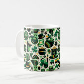 Emerald Isle Charm: Nahtloser St. Patrick's Day Pa Kaffeetasse (Vorderseite Links)
