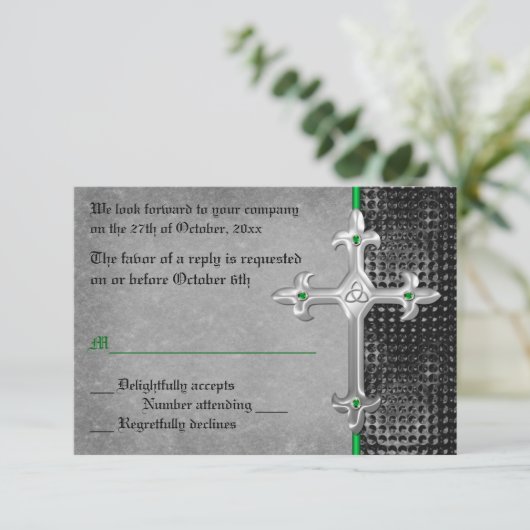 Emerald Medieval Celtic Cross RSVP Card Karte (Stehend Vorderseite)