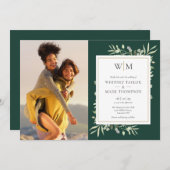 Emerald Monogram Greenery Foto Wedding Einladung (Vorne/Hinten)