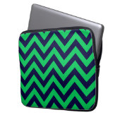 Emerald, Navy Blue Large Zickzack ZigZag Muster Laptopschutzhülle (Vorderseite Links)