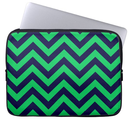 Emerald, Navy Blue Large Zickzack ZigZag Muster Laptopschutzhülle (Vorderseite)