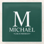 Emerald Personalisiert Monogram und Name Trauzeuge Glasuntersetzer<br><div class="desc">Moderne Geschenke mit Personalisiertem Trauzeuge mit personalisiertem Monogramm,  Trauzeugen Name und Titel in der weißen klassischen Serif Schriftart Stil auf smaragdgrünem Hintergrund. Auch perfekt für Trauzeuge,  Vater der Braut und mehr.</div>