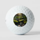 Emerald Serenity: Ein grüner Frosch am Fluss, Golfball (Vorderseite)