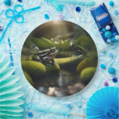 Emerald Serenity: Ein grüner Frosch am Fluss, Pappteller (Party)