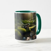 Emerald Serenity: Ein grüner Frosch am Fluss, Tasse (VorderseiteRechts)