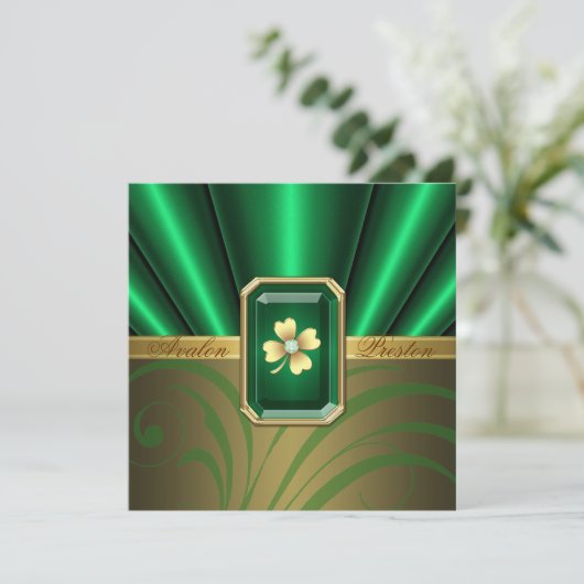 Emerald Silk St Patrick's Day Wedding Einladung (Stehend Vorderseite)