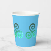 Emerald Triskele Altes keltisches Symbol Pappbecher (Rückseite)