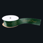 Emerald Wedding Personalisiert Name Ribbon Satinband<br><div class="desc">Dieses spezielle dunkelgrüne Band mit den Namen der Braut und des Bräutigams und dem Datum der Hochzeit ist ideal für Geschenkverpackungen und wird Ihre Geschenkboxen oder Gastgeschenke Hochzeiten wirklich niedlich aussehen lassen. Personalisieren Sie es mit Ihren Namen und Hochzeitsdatum.</div>