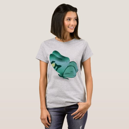  “Emerald Wings – Stylized Teal Butterfly” T-Shirt (Vorne ganz)