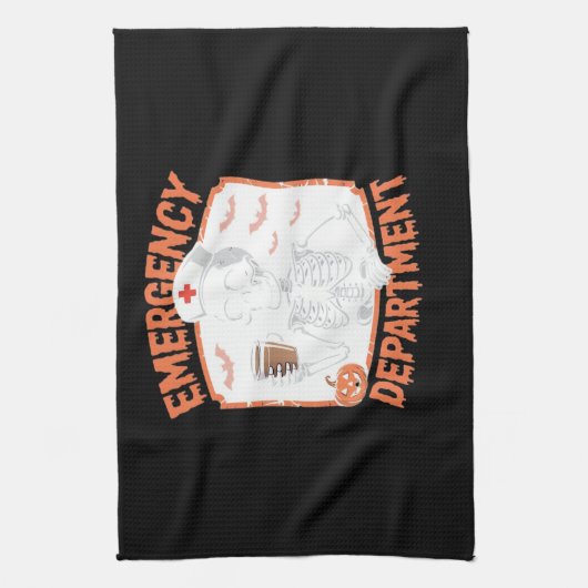Emergency Department Funny Halloween Nurse Essenti Geschirrtuch (Vertikal)