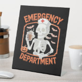 Emergency Department Funny Halloween Nurse Essenti Sockelschild (In Situ)