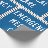 Emergency Medical Care Road Sign Geschenkpapier (Ecke)