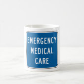 Emergency Medical Care Road Sign Kaffeetasse (Mittel)