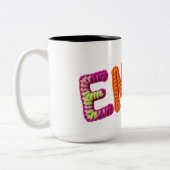 Emily Name in Vibrant Crochet Pattern Zweifarbige Tasse (Links)