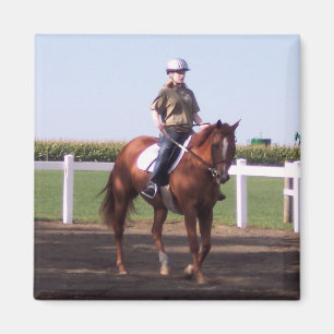 EMILY WÄHREND DES DRESSAGE MAGNET