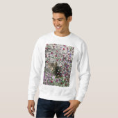 Emma in den Blumen II, kleine graue Sweatshirt (Vorne ganz)