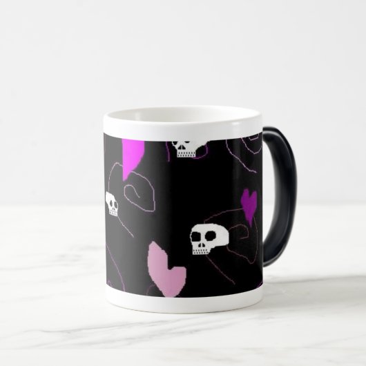 EMO gotische Schädel u. Herzen Verwandlungstasse (VorderseiteRechts)