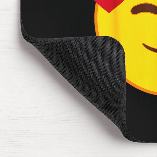 Emoji schwebende Herzen Gelbe Lächeln Gesicht  Mousepad (Ecke)
