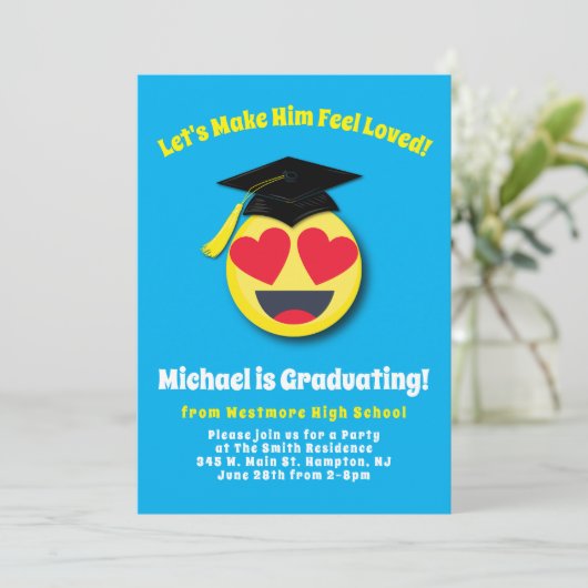 "Emoticon Heart Eyes Face Niedlich Graduation Part Einladung (Stehend Vorderseite)