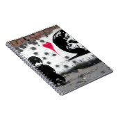 Emotive Street Art Boy Earth Heart Mural Notizblock (Rechte Seite)