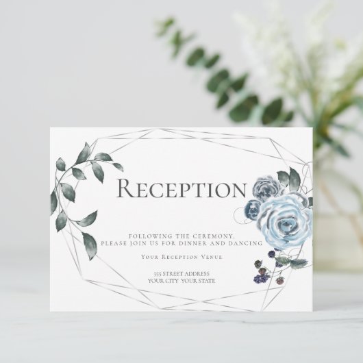 Empfang | Aquarellfarbenes blaues Blumensilber Begleitkarte (Stehend Vorderseite)