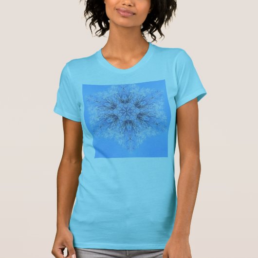 Empfindliches blaues Schneeflocke-Fraktal T-Shirt (Vorderseite)