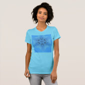Empfindliches blaues Schneeflocke-Fraktal T-Shirt (Vorne ganz)