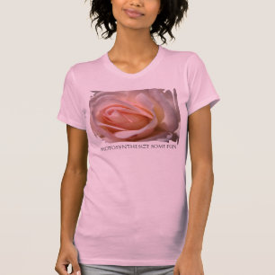 Empfindliches rosa Rosen-Knospen-T-Shirt T-Shirt