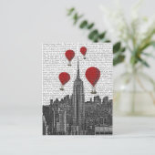 Empire State Gebäude und Red Hot Air Balloons Postkarte (Stehend Vorderseite)
