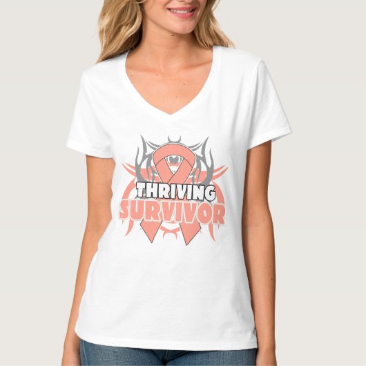 Emporkommender Endometrial Krebs-Überlebender T-Shirt (Vorderseite)