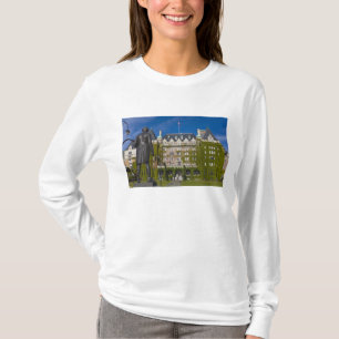 Empress Hotel und Statue von Kapitän James Cook, T-Shirt