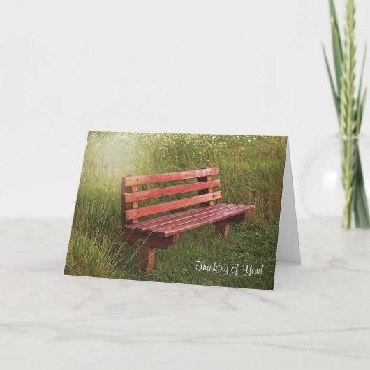 Empty Bench in Wildblumen denken Sie an Sie Karte (Vorderseite)