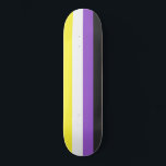 Enby-Flag (nicht binärer Stolz) Skateboard<br><div class="desc">Dieses Design enthält die nichtbinäre Stolperflagge, die Personen repräsentiert, die sich als nichtbinär (auch nichtbinär geschrieben) oder genderqueer identifizieren, wobei es sich um ein Spektrum von Geschlechtsidentitäten handelt, die nicht ausschließlich männlich oder weiblich ‍ sind, sondern außerhalb des Geschlechterbinärs liegen. Nichtbinäre Identitäten können unter den transgenderen Schirm fallen, da sich...</div>