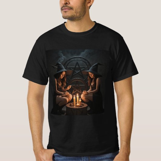 Encantamientos Oscuros: Dos Brujas en Acción T-Shirt (Vorderseite)