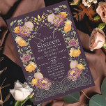 Enchanted Garden Floral Sweet 16 Geburtstag Einladung<br><div class="desc">Feiern Sie Ihre Sweet 16 im Stil! Unsere Geburtstagsfeier-Einladungen verfügen über einen atemberaubenden lila- und orangefarbenen Blumenrahmen mit lila Hintergrund und edlen Goldakzenten. Ideal für eine lebendige,  unvergessliche Feier! BITTE BEACHTEN SIE: Das in diesem Produkt enthaltene Gold ist KEINE echte Folie und wird flach gedruckt.</div>