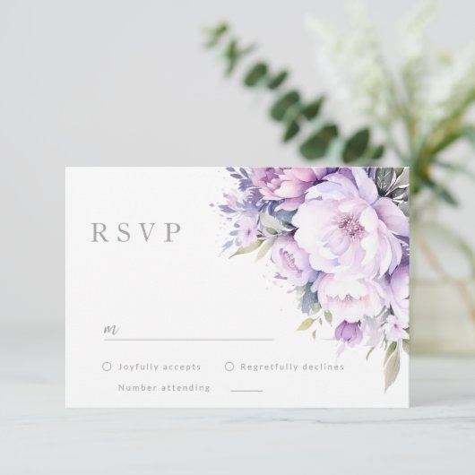 Enchanted Lavender Purple Floral Wedding RSVP Karte (Stehend Vorderseite)