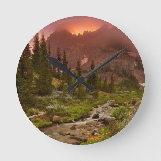 Enchanted Meadows Runde Wanduhr (Vorderseite)
