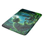 Enchanted nature guardian feeding a baby fawn badematte (Schrägansicht)