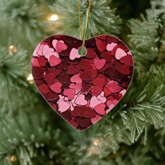 Enchanted Ruby Bliss Heart Confetti Pattern Keramik Ornament (Baum)