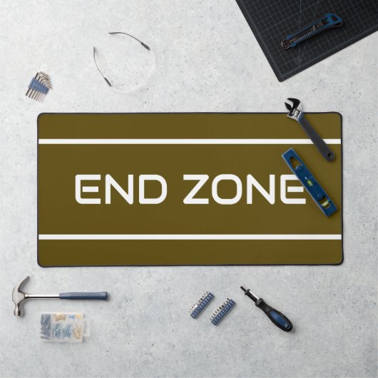 END ZONE Modern White Text Stripes On Bold Brown Schreibtischunterlage (Arbeitsplatz)