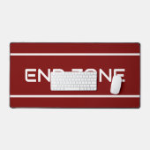 END ZONE Modern White Text Stripes On Deep Red Schreibtischunterlage (Tastatur & Maus)