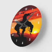 Ende der Silhouette der Trail-Mauer Runde Wanduhr (Winkel)