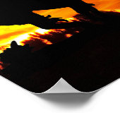Ende der Trail-Silhouette mit Sonnenuntergang Poster (Ecke)