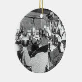 Ende des Verbots - Abschied von 18. Änderung Keramik Ornament (Rechts)