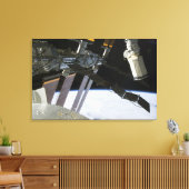 Endevor's Arm inmitten des internationalen Raumsta Leinwanddruck (Insitu (Wohnzimmer))