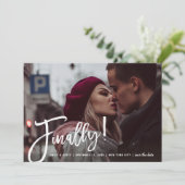 Endlich Brush-Schrift Moderne Fotodesign Save The Date (Stehend Vorderseite)