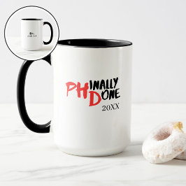 Endlich fertig - Lustiges PHD-Abschlusszitat-Desig Tasse