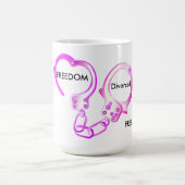 Endlich frei rosa, offene Handschelle geschieden Kaffeetasse (Mittel)