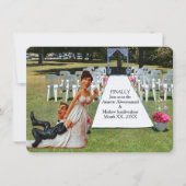 Endlich Getting Wed Funny Dark Haare Couple Einladung (Vorderseite)